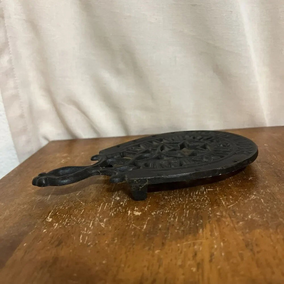 Vintage Cast Iron Metal Footed Trivet Sad Iron Good Luck Horseshoe Star‎ Wilton - Picture 3 of 6